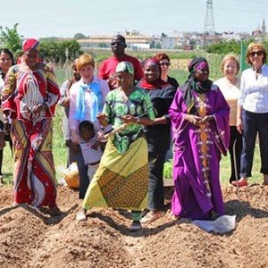 Creación de una cooperativa de agricultura ecológica por mujeres africanas en Paterna, Valencia